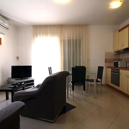 In With Sea View, Balcony, Air Conditioning, Wifi 858-4