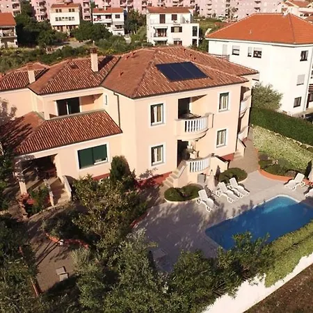 Apartment In With Sea View, Balcony, Air Conditioning, Wifi 858-4 *